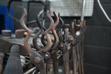 Load image into Gallery viewer, Skillet/Frypan Blacksmithing Class